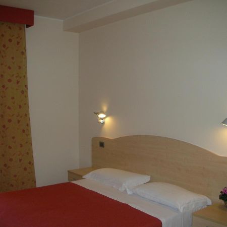 Hotel La Tartaruga Roseto Degli Abruzzi Exteriör bild