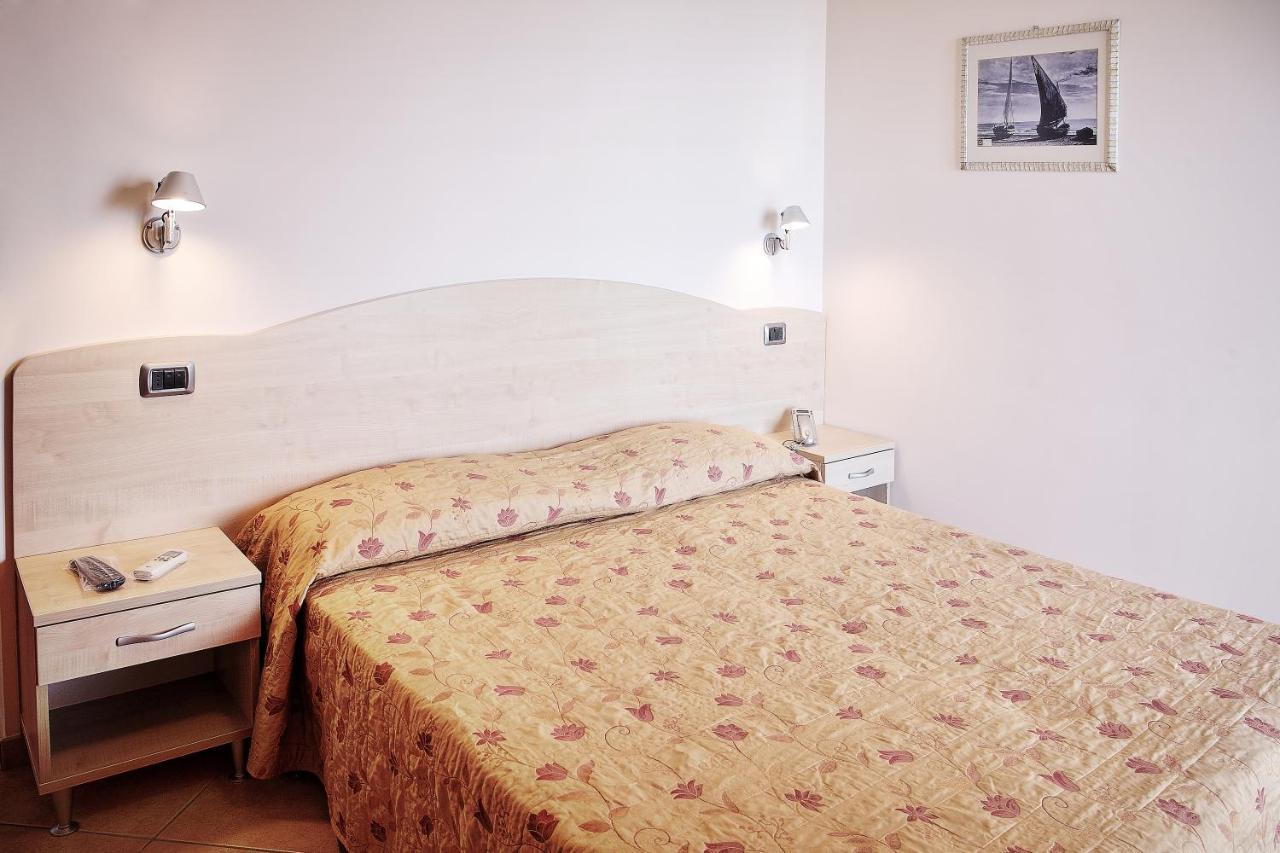 Hotel La Tartaruga Roseto Degli Abruzzi Exteriör bild