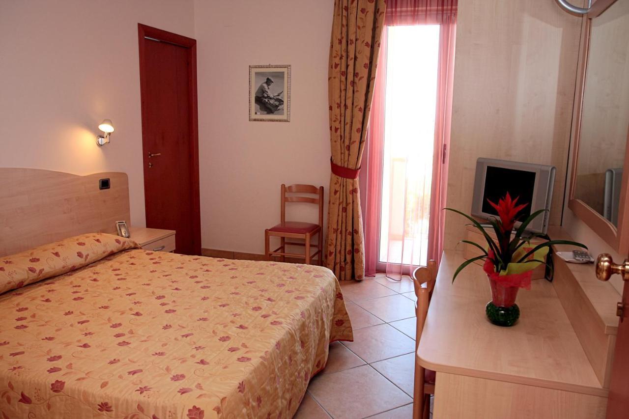 Hotel La Tartaruga Roseto Degli Abruzzi Exteriör bild