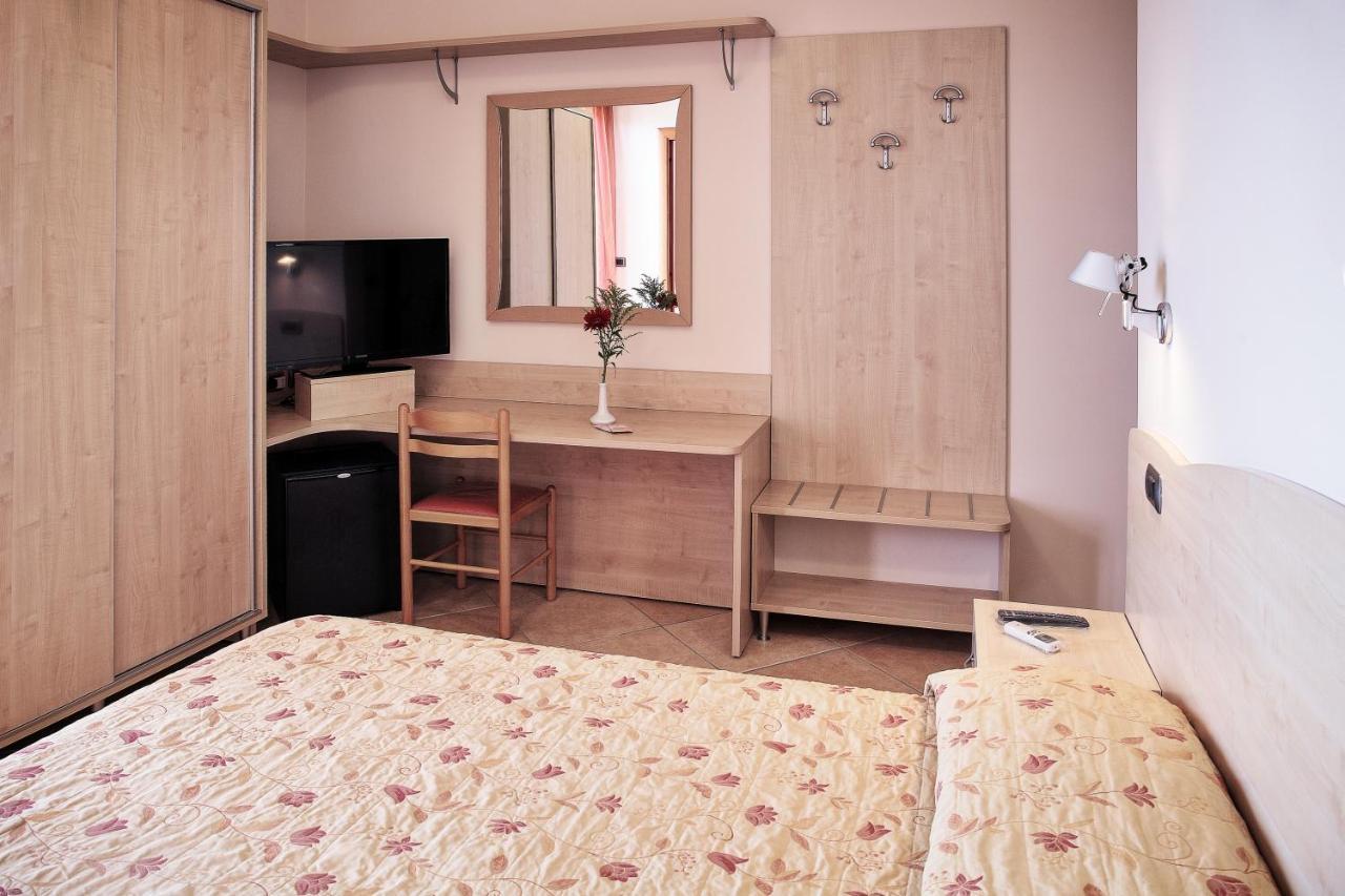 Hotel La Tartaruga Roseto Degli Abruzzi Exteriör bild