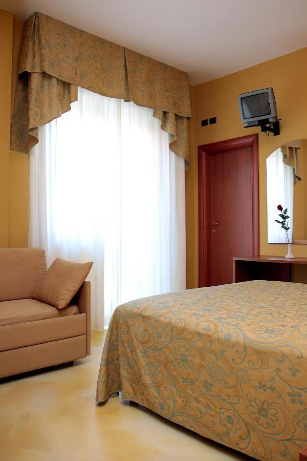Hotel La Tartaruga Roseto Degli Abruzzi Exteriör bild