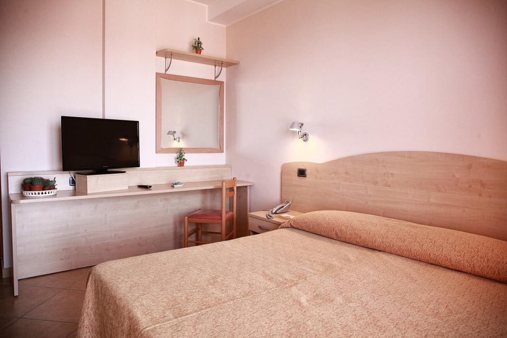 Hotel La Tartaruga Roseto Degli Abruzzi Exteriör bild