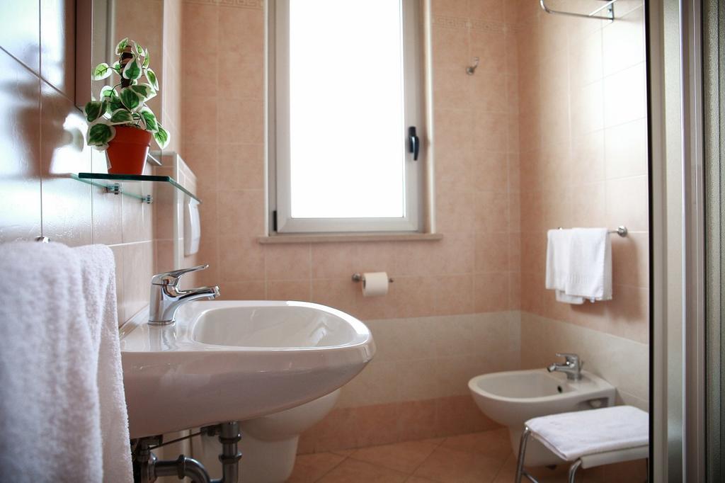 Hotel La Tartaruga Roseto Degli Abruzzi Exteriör bild