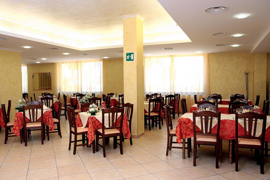 Hotel La Tartaruga Roseto Degli Abruzzi Exteriör bild