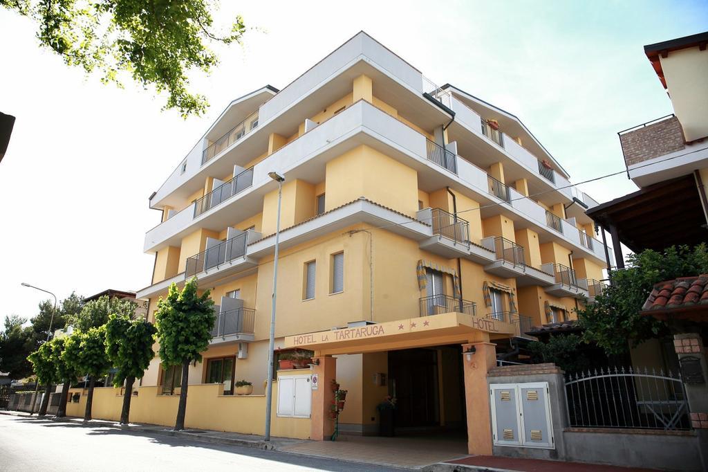 Hotel La Tartaruga Roseto Degli Abruzzi Exteriör bild