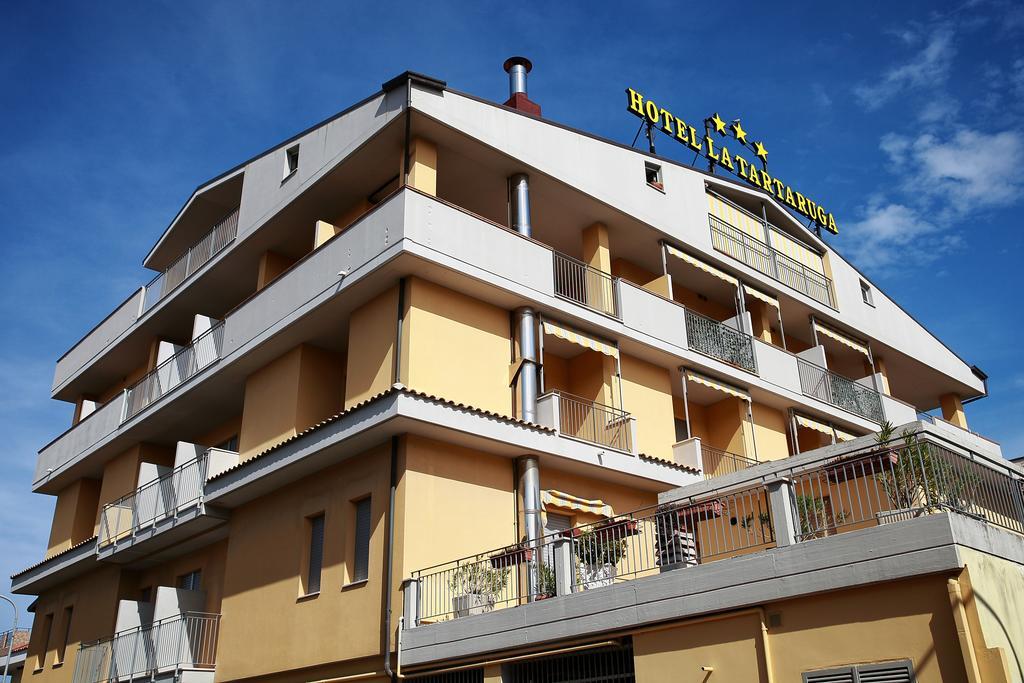 Hotel La Tartaruga Roseto Degli Abruzzi Exteriör bild