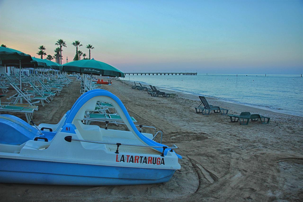 Hotel La Tartaruga Roseto Degli Abruzzi Exteriör bild